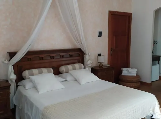 Lujocanda فندق مبيت وإفطار كاسارزا ليغير